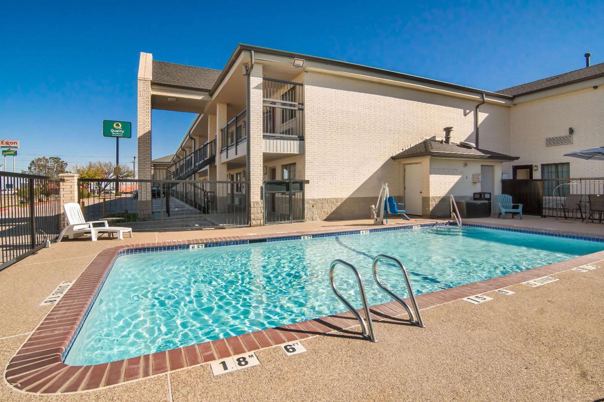 Quality Inn & Suites ウェザーフォード エクステリア 写真