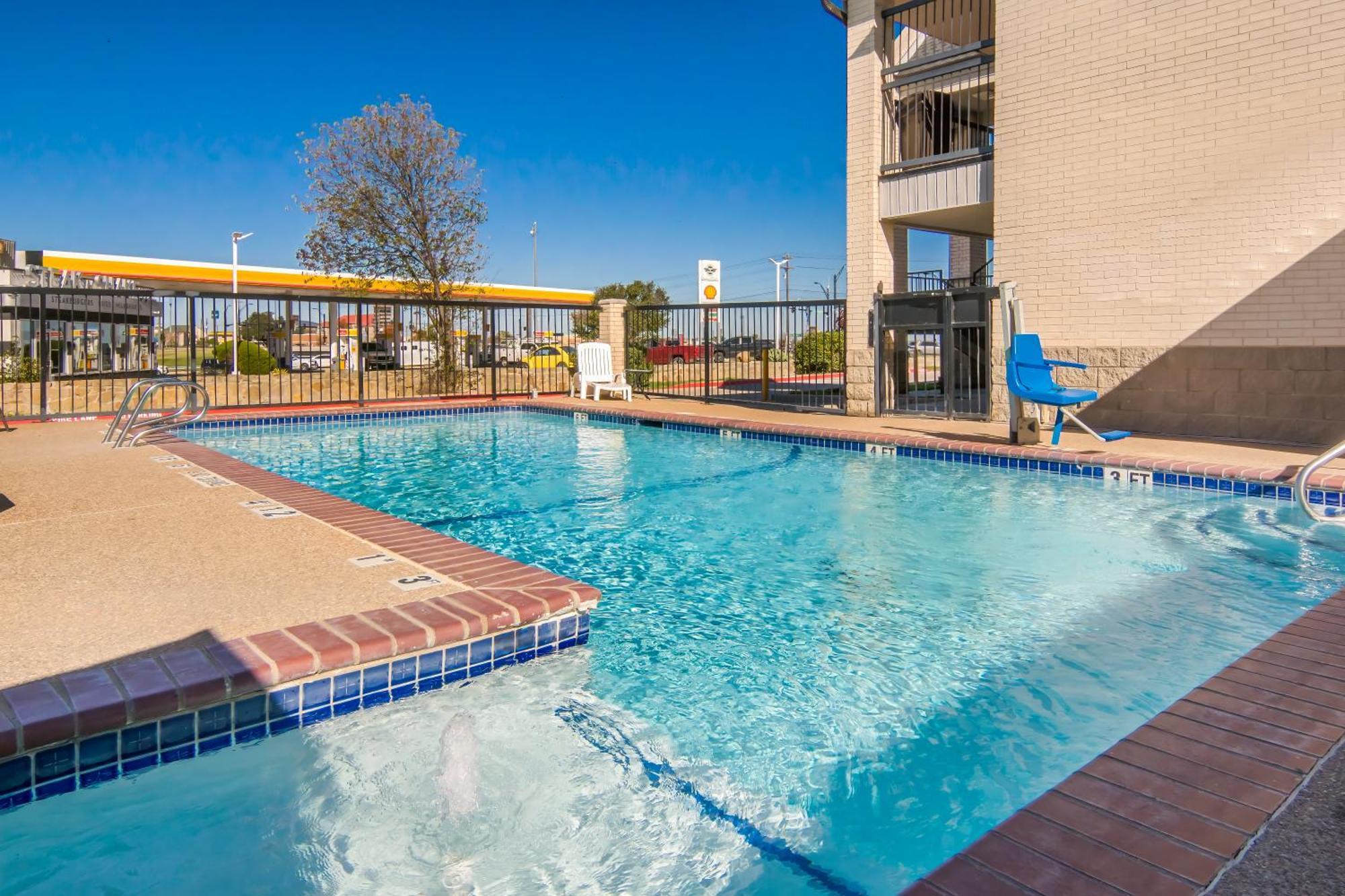 Quality Inn & Suites ウェザーフォード エクステリア 写真